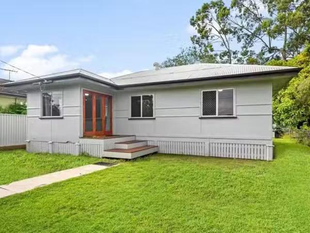 Deal! 119 Hoskins Street, Sandgate, QLD 4017