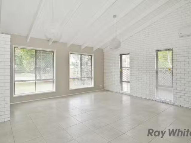 Rental! 11 Moore Street, Loganlea, QLD 4131