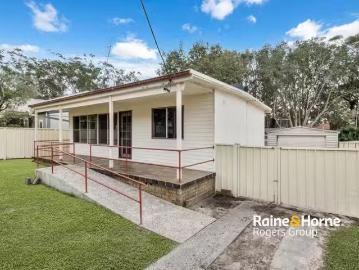Charming 11 Norah Avenue, Charmhaven, NSW 2263