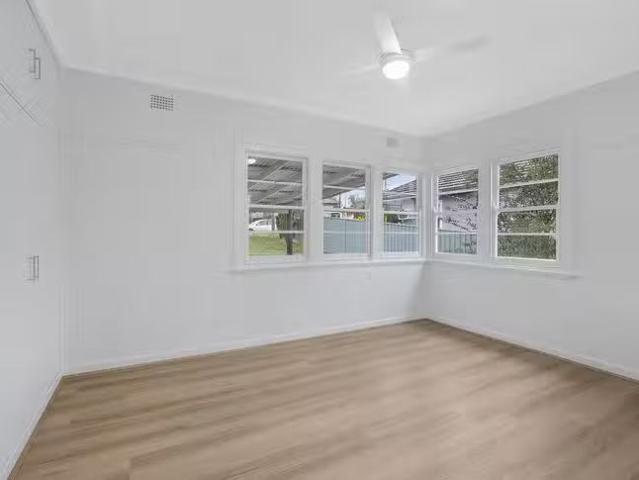 Cozy 11 Aberglasslyn Road, Rutherford, NSW 2320