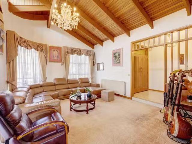 Cozy 11 Chipping Hill Court, Wheelers Hill, VIC 3150