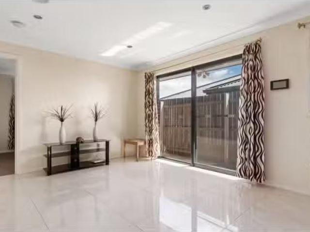 Cheap 11 Fairydale Street, Harrison House for rent Listed by.