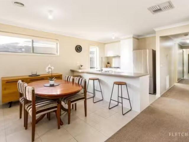 Cozy 11 Persimmon Way, Doreen VIC 3754 House Auction