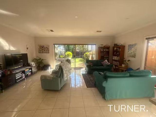Cozy 11 Tiparra Avenue, Park Holme, SA 5043