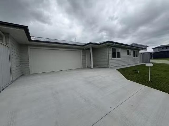 Nice 11B Clear Water Close, Grafton, NSW 2460