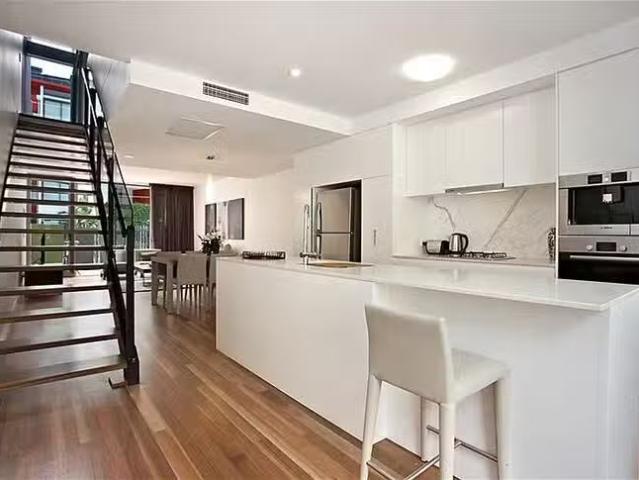 Cheap 11E/46 Merivale Street, South Brisbane, QLD 4101