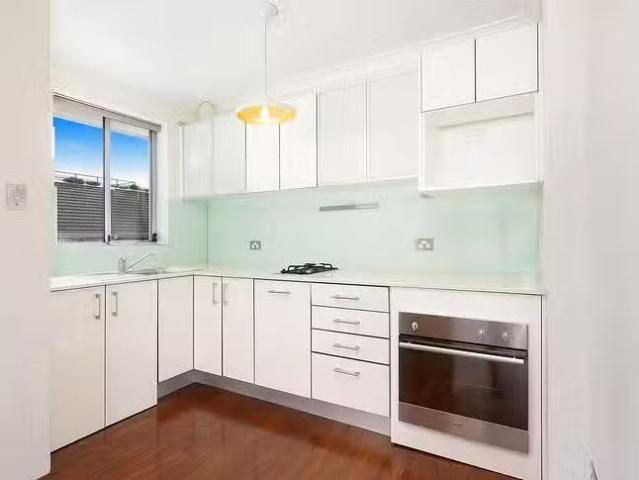Just in! 12/3 Clifford Street, Mosman, NSW 2088