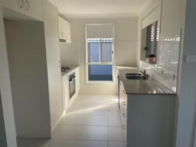 For Rent! 1/20 Bangalay St, Heddon Greta Townhouse for rent L.
