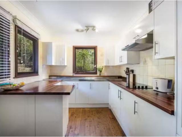 Cozy 120 Prices Circuit, WORONORA House for rent Listed by Ca.