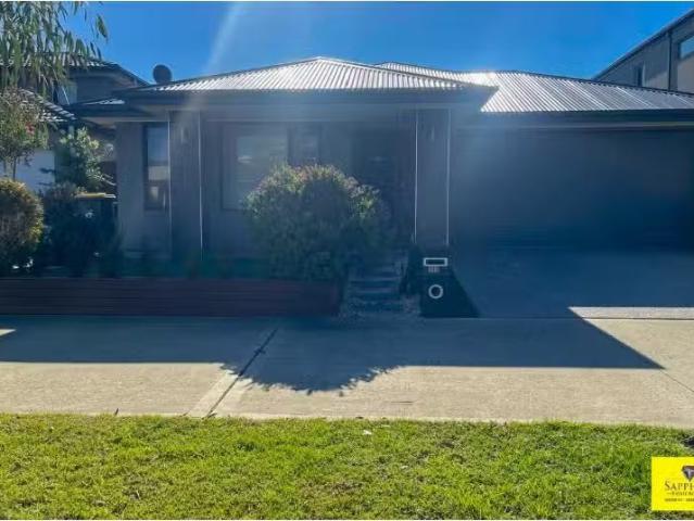 Cozy 122 Bensonhurst Parade, Point Cook House for rent Listed.