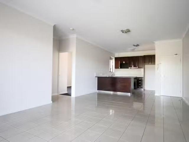Charming 12/31 Wynnum Road, Norman Park Apartment for rent Li.