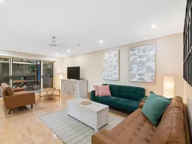 Cheap 12/360 Simpsons Road, Bardon, QLD 4065