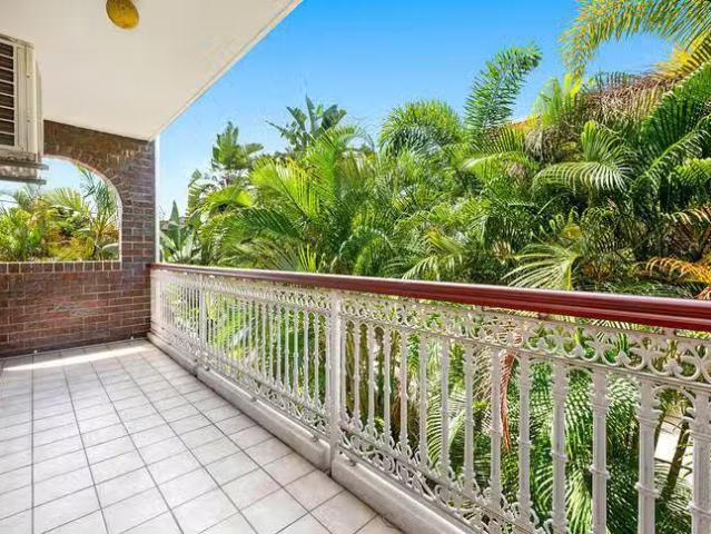 Just in! 1/27 Weston Street, Coorparoo, QLD 4151