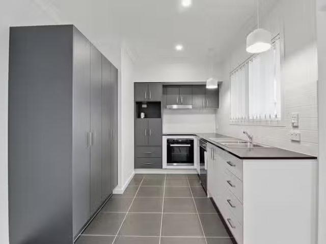 Nice 1/27 Abbeyfeale Circuit, Meringandan West, QLD 4352