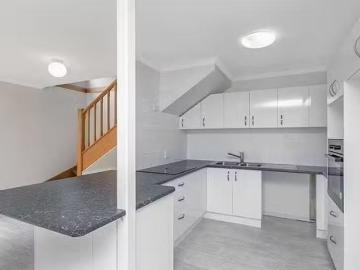 Unique 1/27 Brassey Street, Fairfield, QLD 4103