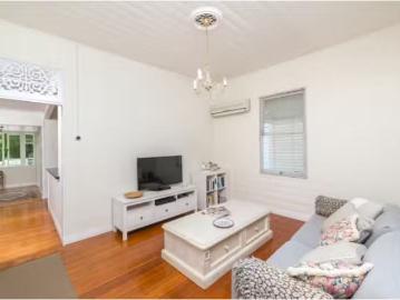 Cozy 127 Fernberg Rd, Paddington House for rent Listed by Max.