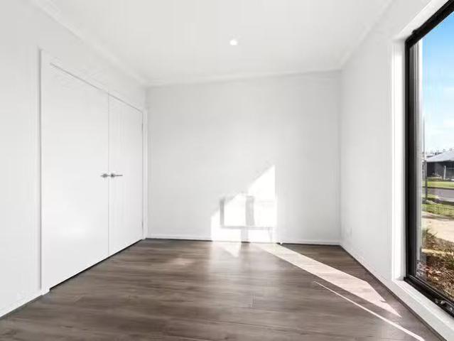 Nice 124 Wollahra Rise, Wyndham Vale, VIC 3024