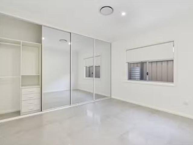 Just in! 1/25 Memorial Avenue, Blackwall Apartment for rent L.