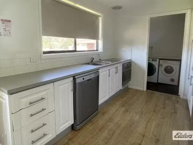 Unique 128 Larmer Street, Howlong, NSW 2643