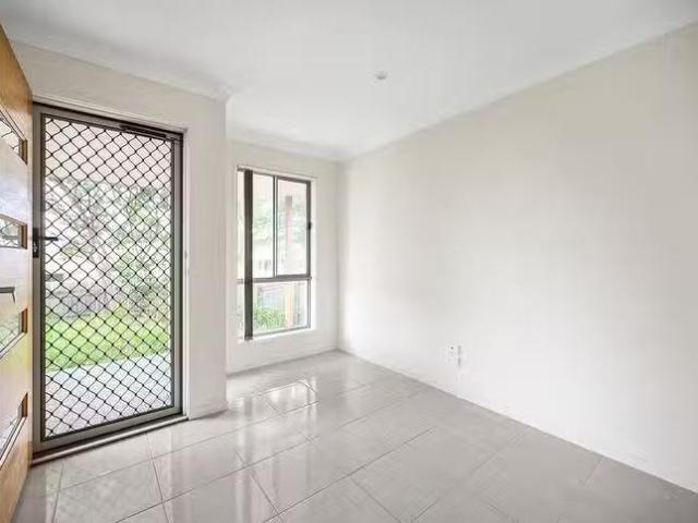 Just in! 1/29 Custodian Crescent, Ormeau, QLD 4208