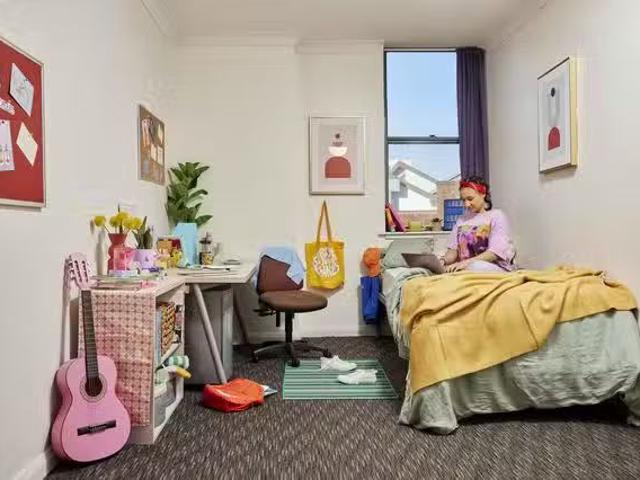 New 12 m2 Twin Room In 8 Bed Apartment
