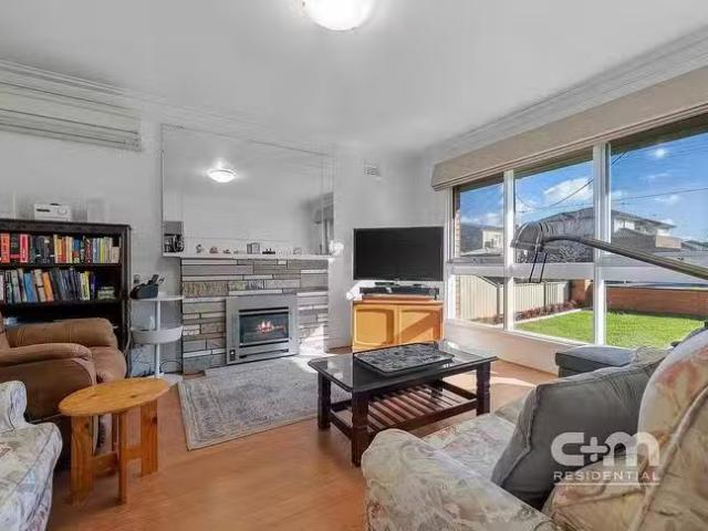 Cozy 12 Margaret Street, Oak Park, VIC 3046