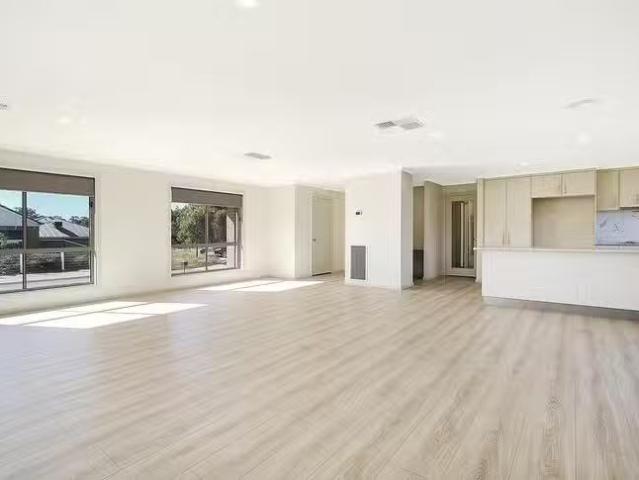 Deal! 12 Morrissey Court, Thurgoona, NSW 2640