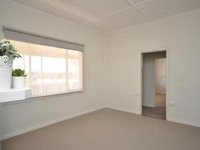 Cozy 12 Caroona Road, Port Augusta West, SA 5700