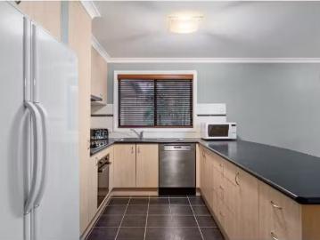 Nice 1/2 Dalbirra Place, SPRINGDALE HEIGHTS Townhouse for rent.