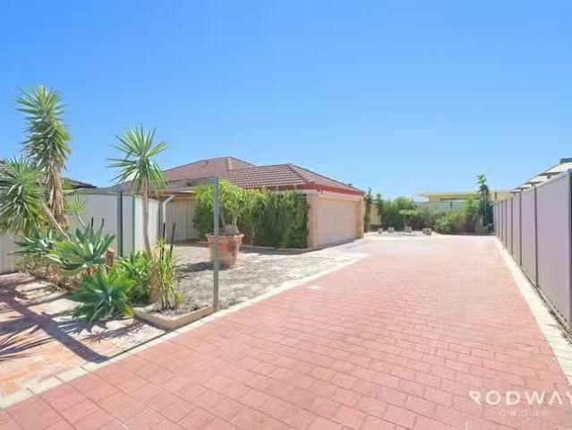 Deal! 12 Donegal Court, Seville Grove, WA 6112