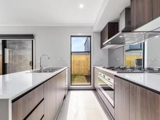 Cheap 12 Eastview Terrace, Clyde, VIC 3978