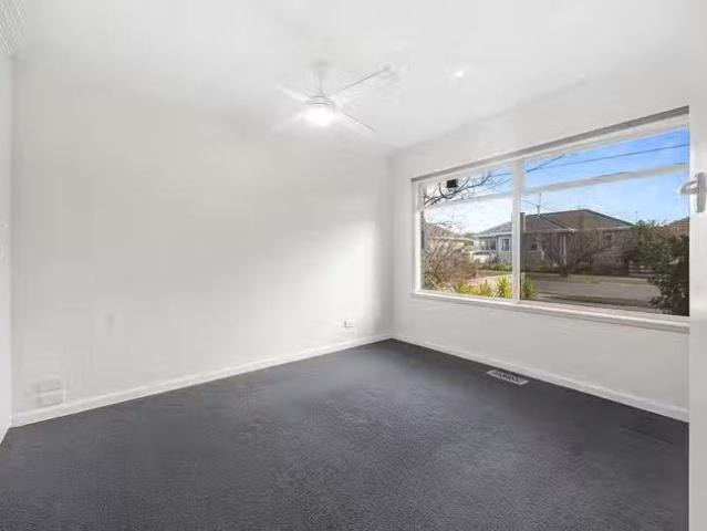 Cheap 12 Ercil Street, Wendouree, VIC 3355