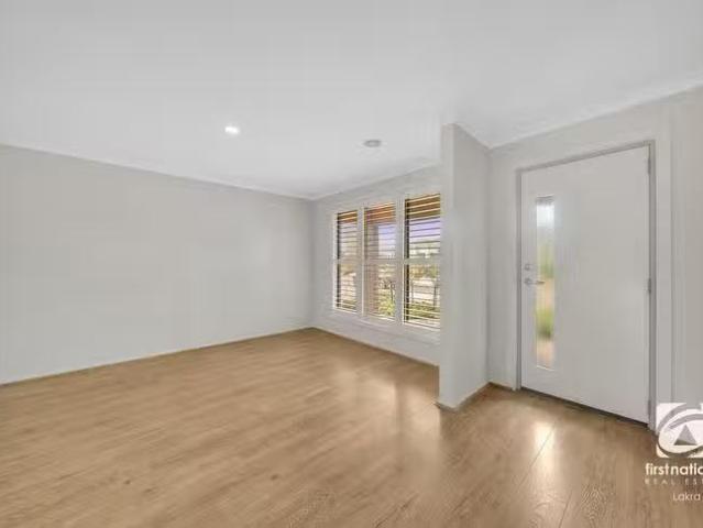 For Rent! 12 Grandiflora Grove, Point Cook, VIC 3030