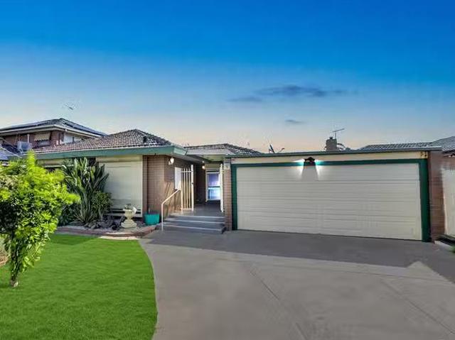 Charming 12 Huntingfield Drive, Hoppers Crossing, VIC 3029