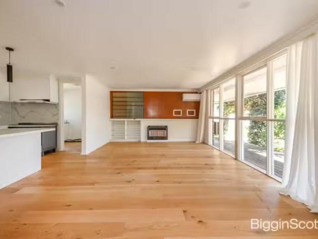 Just in! 12 Longbourne Avenue, Notting Hill VIC 3168