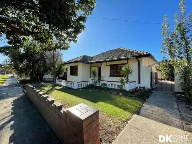 Cozy 12 Yewers Street, Sunshine VIC 3020