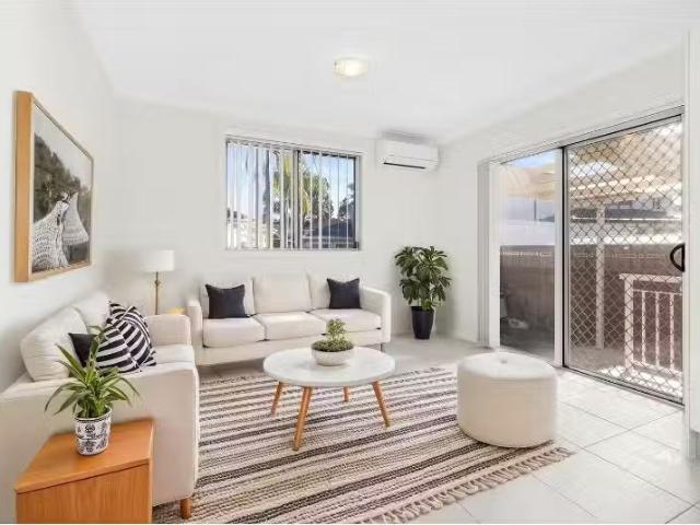 Cheap 12A Tresalam Street, Mount Pritchard House for rent Lis.