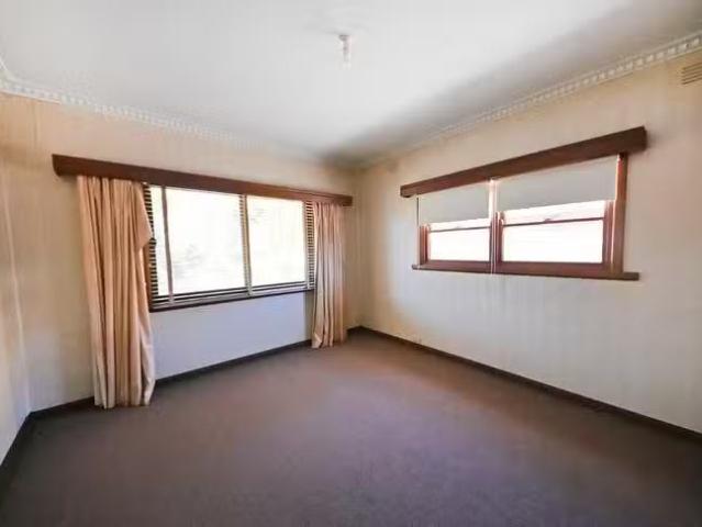 Cheap 1/33 Middleborough Road, Burwood, VIC 3125