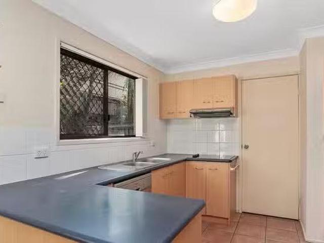Rental! 1/33 Querrin Street, Yeronga, QLD 4104