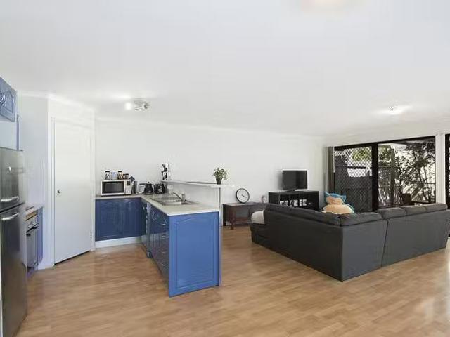 Nice 1/33 Saleyards Lane, Newmarket, QLD 4051