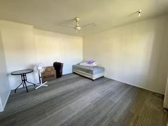 Deal! 1/301 Waterloo Street, Frenchville, QLD 4701