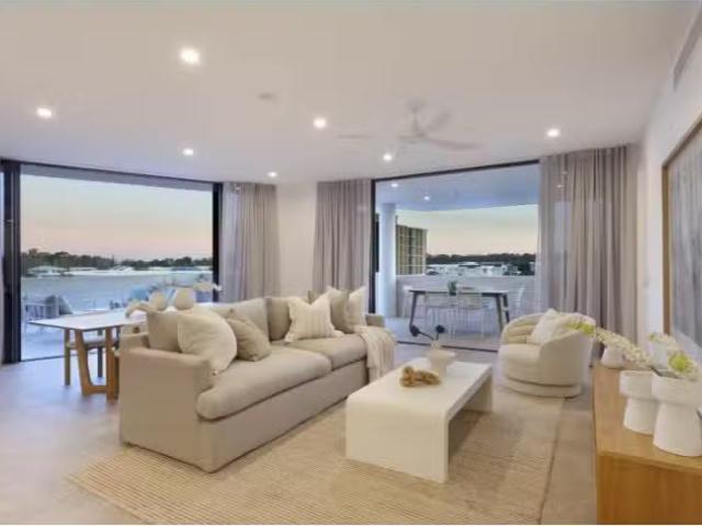 Deal! 1305/18 Spitfire Banks Drive, PELICAN WATERS Apartment f.