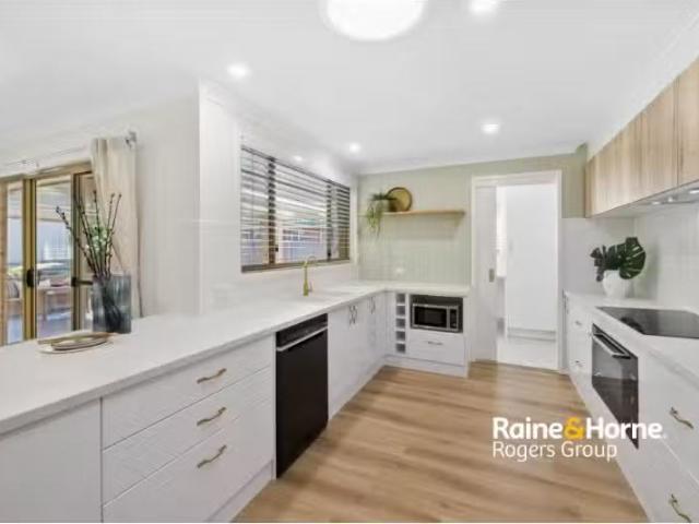 Unique 130 Elizabeth Bay Drive, LAKE MUNMORAH House for rent.