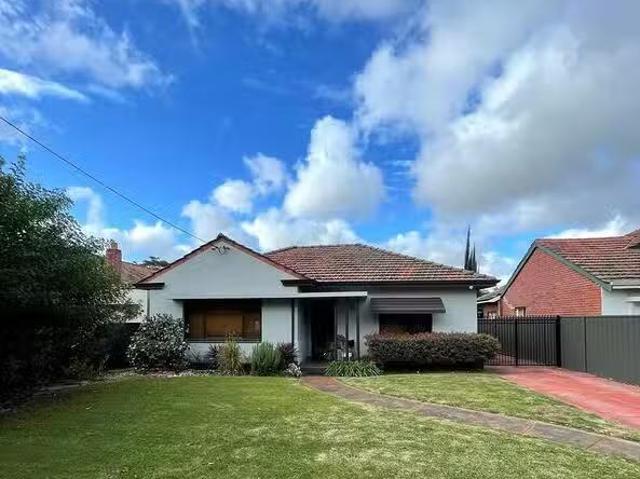 Deal! 131 Wood Street, Inglewood, WA 6052