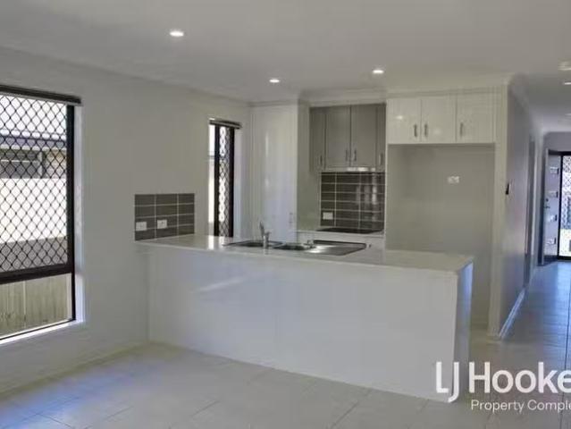 Charming 1/32 Ryrie Court, Park Ridge, QLD 4125