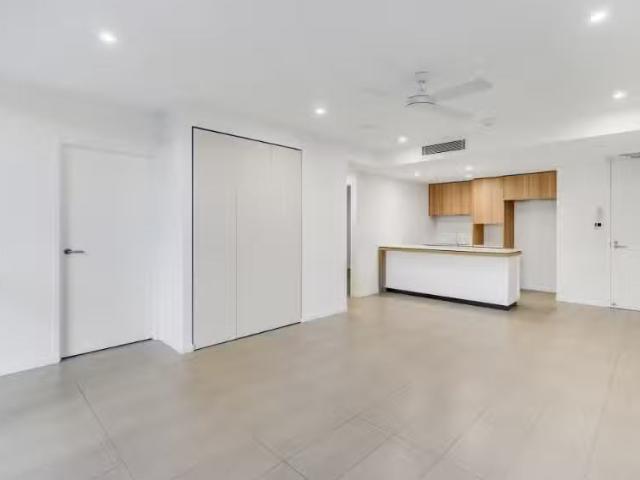 Unique 1/37 Kates St, Morningside Apartment for rent Listed b.