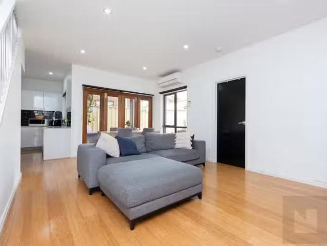Unique 1/34 Dunedin Street, Maidstone VIC 3012
