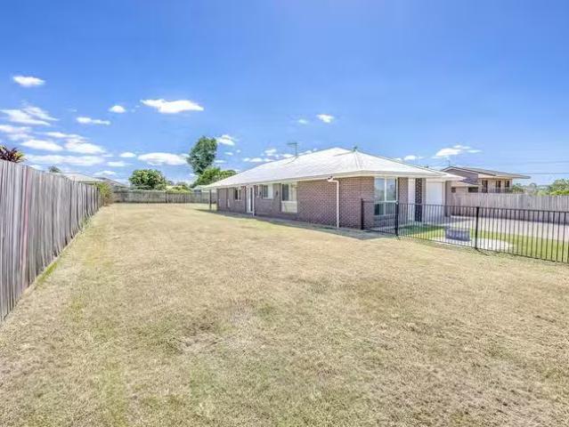 Cozy 1378 Moore Park Road, Gooburrum, QLD 4670