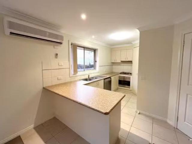 Charming 1/387 Parnall Street, Lavington Apartment for rent L.