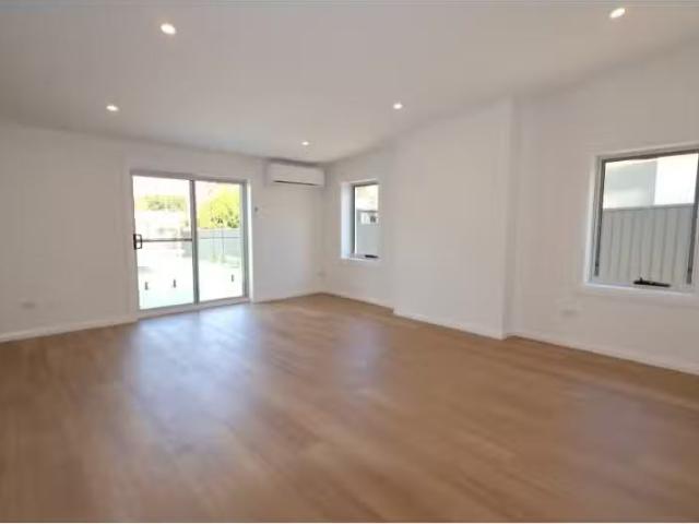 Cheap 138 Stewart Street, Bathurst House for rent Listed by M.